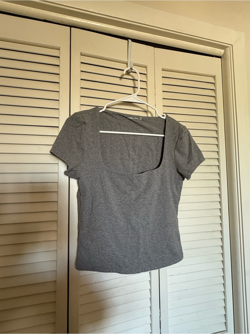 Abercrombie & Fitch Gray Square Neck Short Sleeve Tee